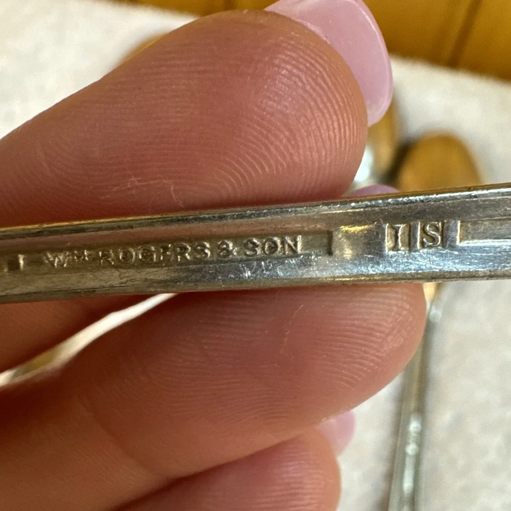 7 Vintage Wm Rogers & Son Gardenia Silverplate Flatware Teaspoons